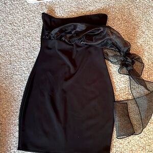 Gorgeous simple black dress